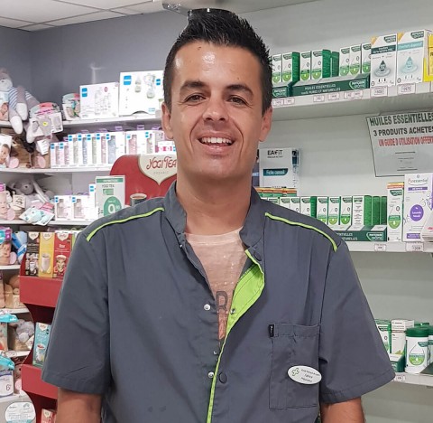 Préparateur de la pharmacie de Cagnes-Sur-Mer